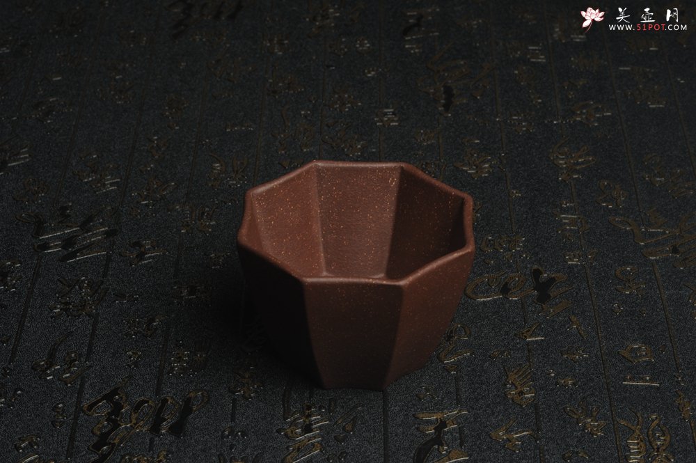 紫砂壶图片：美杯特惠 超精工厚实紫玉金砂八方杯 - 美壶网
