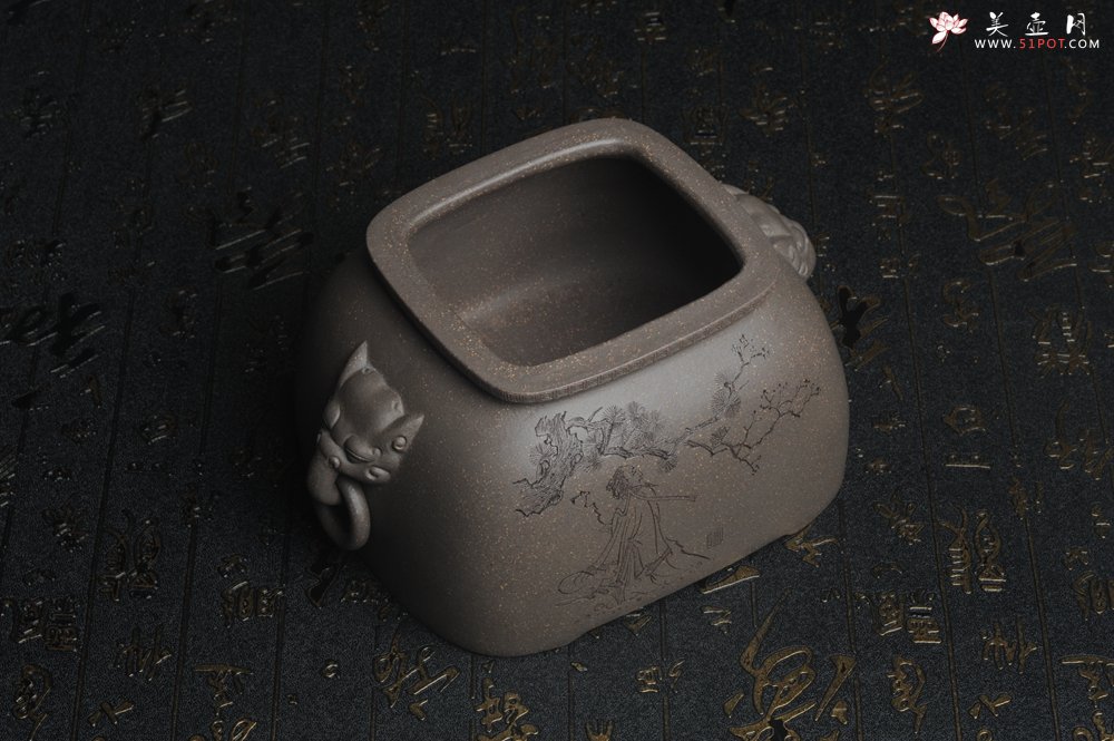 紫砂壶图片：精品特惠 助工老青段精品瑞兽双耳罐 茶仓 茶叶罐 水洗 烟灰缸 松下高士图 - 美壶网