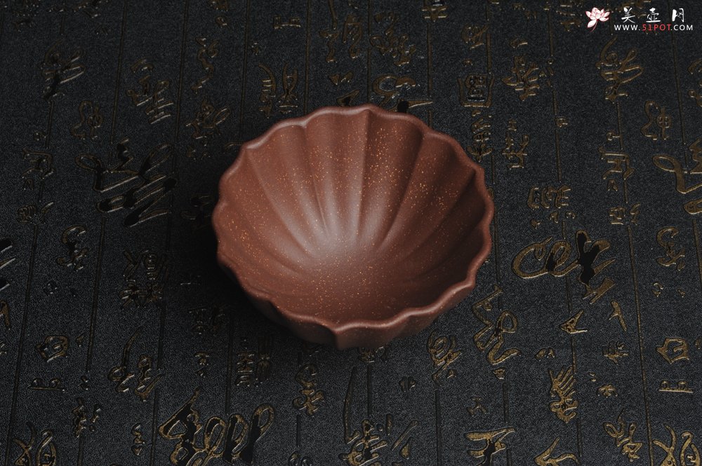 紫砂壶图片：美杯特惠 超精工厚实紫玉金砂菱花杯 - 美壶网