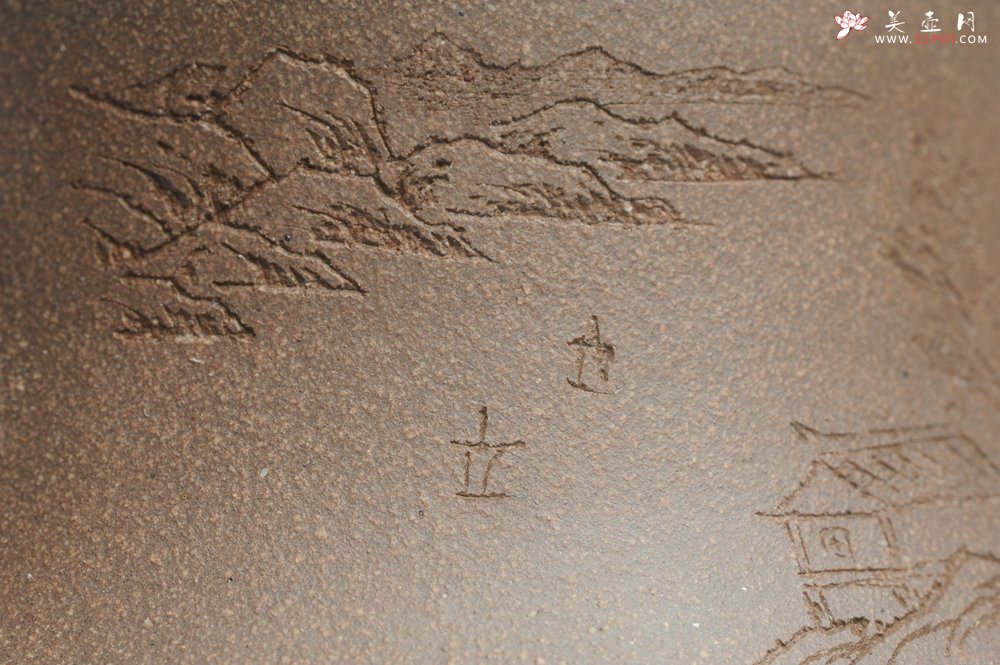 紫砂壶图片：美壶特惠 精工老段泥曼生山水柱础 贺岁佳品 高档包装 - 美壶网