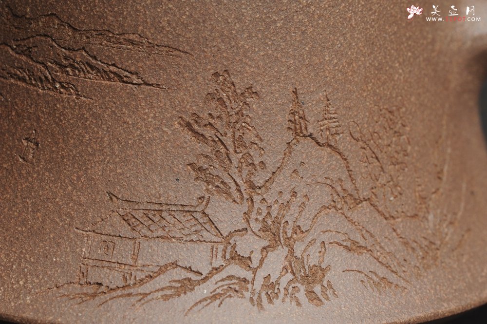 紫砂壶图片：美壶特惠 精工老段泥曼生山水柱础 贺岁佳品 高档包装 - 美壶网