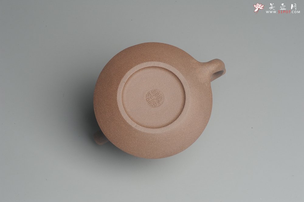 紫砂壶图片：美壶特惠 精工老段泥曼生山水柱础 贺岁佳品 高档包装 - 美壶网