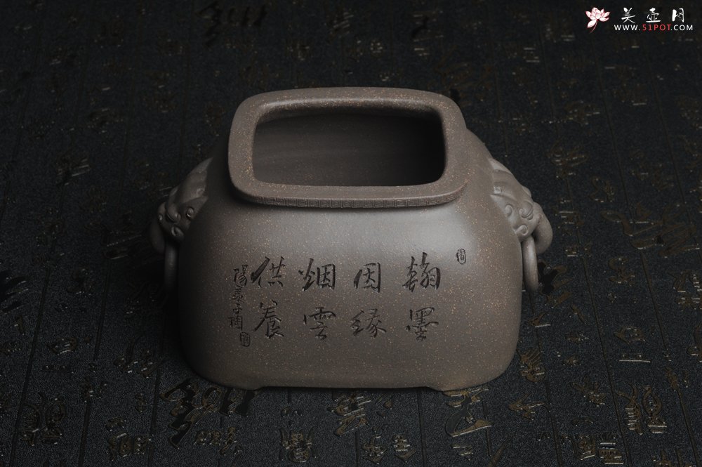 紫砂壶图片：精品特惠 助工老青段精品瑞兽双耳罐 茶仓 茶叶罐 水洗 烟灰缸 松下高士图 - 美壶网