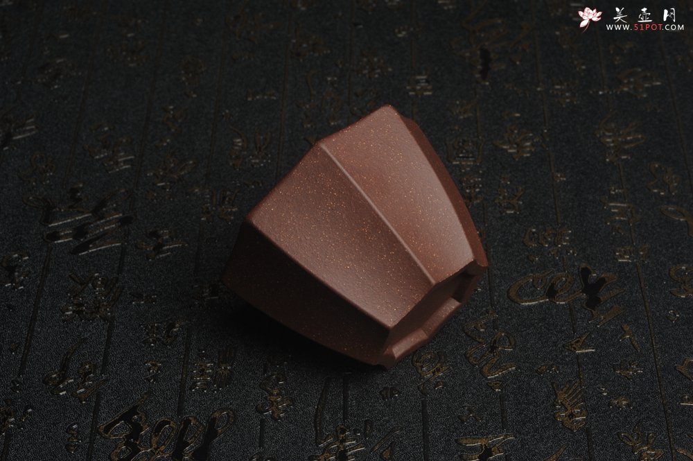 紫砂壶图片：美杯特惠 超精工厚实紫玉金砂八方杯 - 美壶网