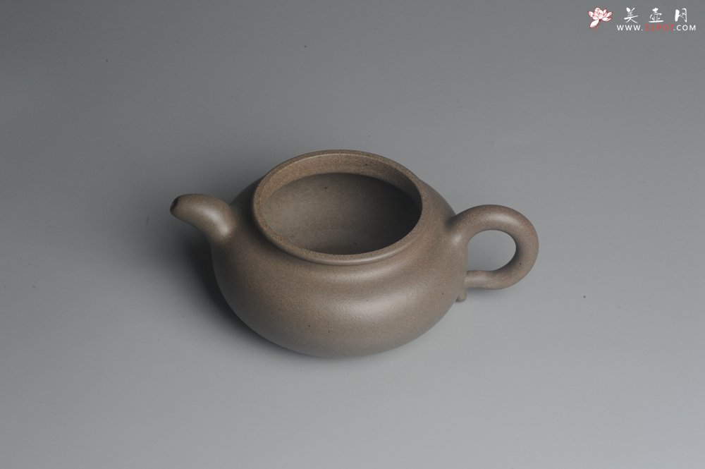紫砂壶图片：邵大亨传人邵春良实力代表作 气韵十足 全手老青段大亨仿古 矿物质丰富 - 美壶网