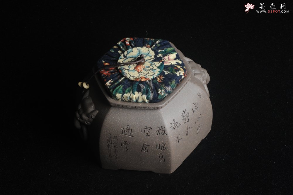 紫砂壶图片：精品特惠 助工老青段精品山水六方瑞兽双耳罐 茶仓 茶叶罐 水洗 - 美壶网