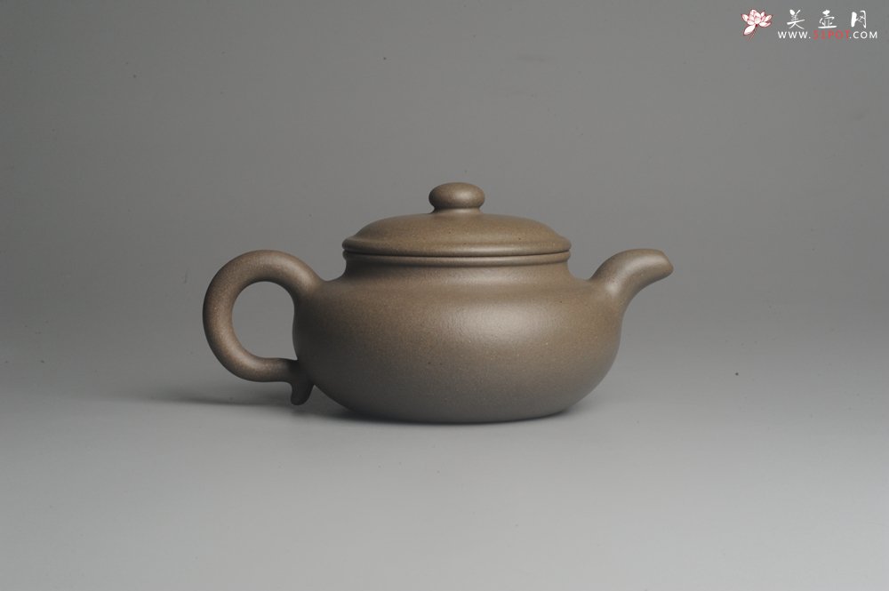 紫砂壶图片：邵大亨传人邵春良实力代表作 气韵十足 全手老青段大亨仿古 矿物质丰富 - 美壶网
