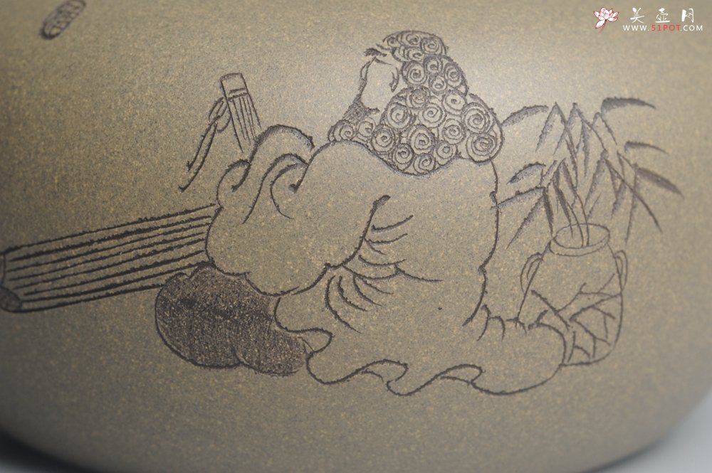 紫砂壶图片：美壶特惠 老青段 助工精工太白提梁 装饰抚琴图 文气雅致 - 美壶网