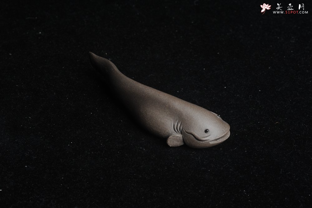 紫砂壶图片：美宠特惠小号年年有余鱼 神态细腻 做工精致 手工茶宠摆件长9.5cm最宽度2.7cm高1.7cm - 美壶网