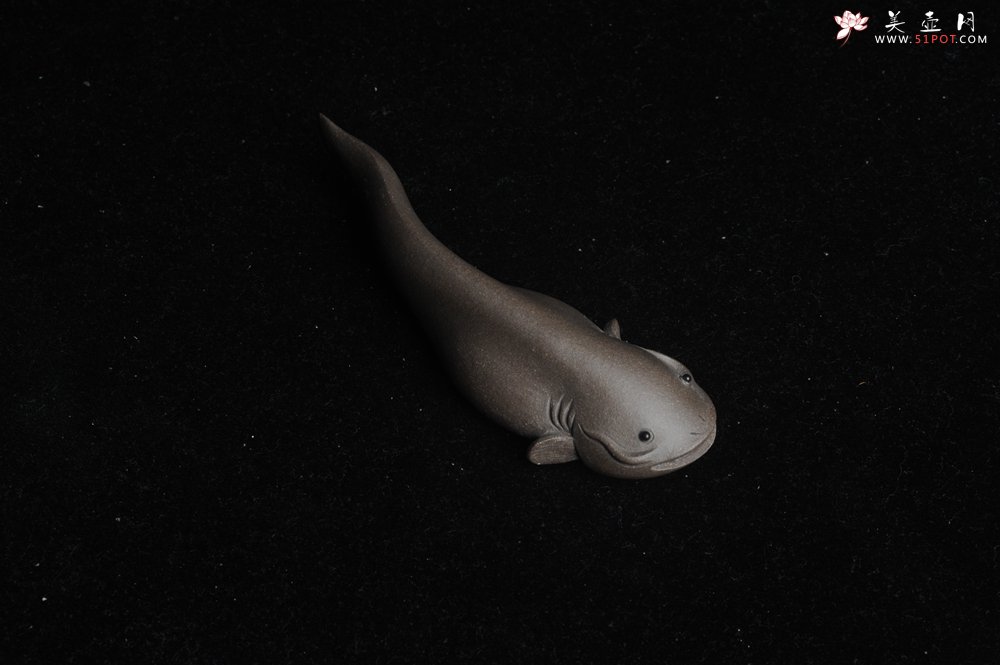 紫砂壶图片：美宠特惠小号年年有余鱼 神态细腻 做工精致 手工茶宠摆件长9.5cm最宽度2.7cm高1.7cm - 美壶网