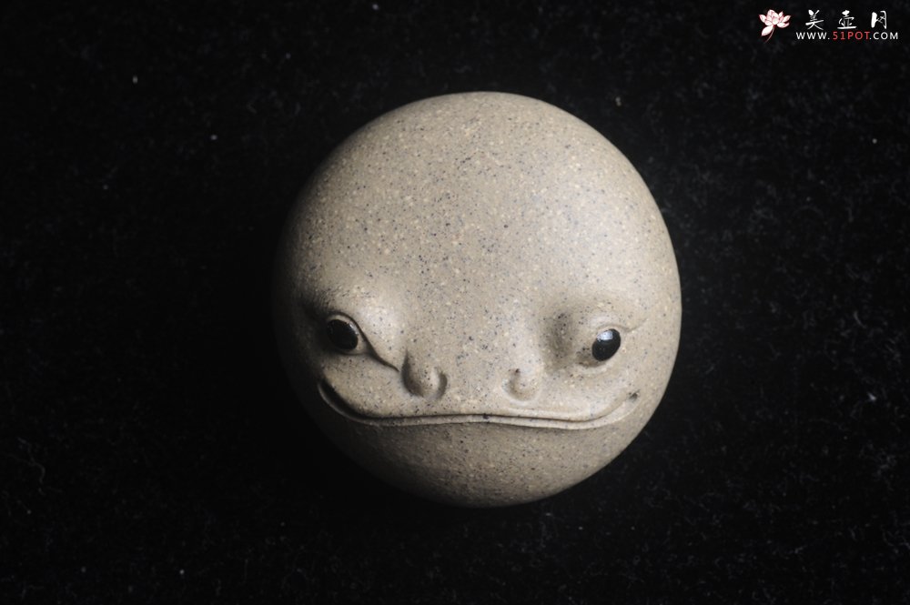 紫砂壶图片：美宠特惠 超可爱的精工芝麻段萌蛤蟆 直径4.5cm 泥料超好 - 美壶网