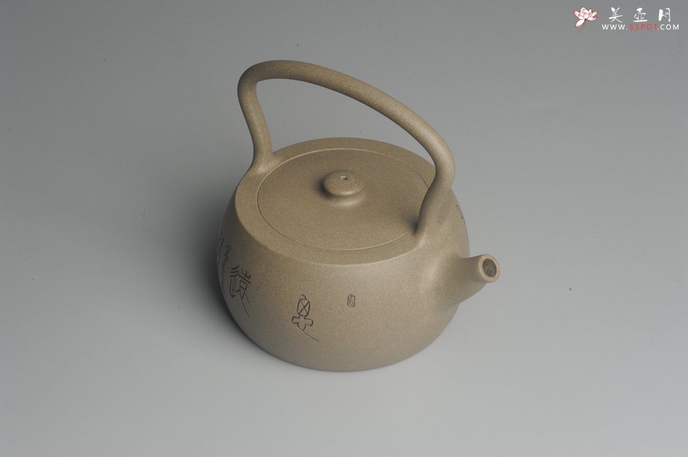 紫砂壶图片：美壶特惠 老青段 助工精工怀古提梁 清赏 - 美壶网