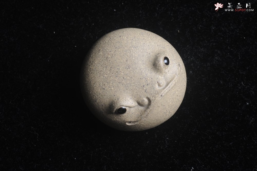紫砂壶图片：美宠特惠 超可爱的精工芝麻段萌蛤蟆 直径4.5cm 泥料超好 - 美壶网