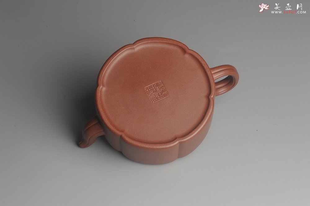 紫砂壶图片：实力派张海艳手工压制成型精工梅花周盘壶 气势磅礴 - 美壶网