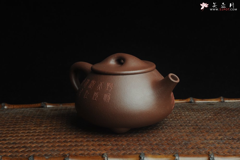 紫砂壶图片：美壶特惠 工料俱佳满瓢（景舟石瓢）泥绘山水 野旷天低树江清月近人 单色泥绘更显功力 - 美壶网