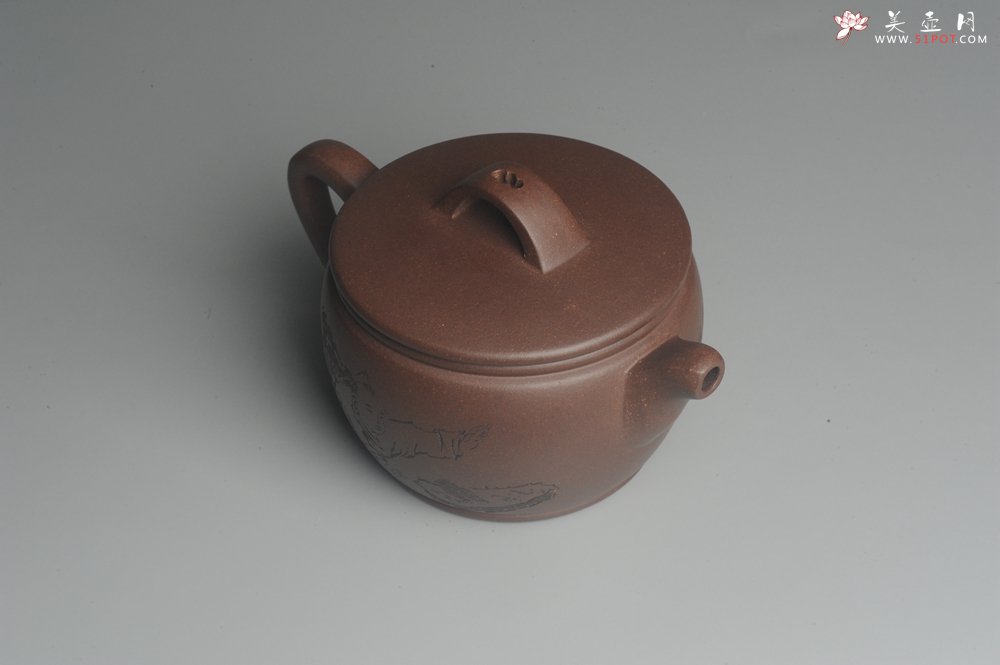 紫砂壶图片：美壶特惠  精致黑星老紫泥汉瓦 惟吾德馨 茶人醉爱 - 美壶网