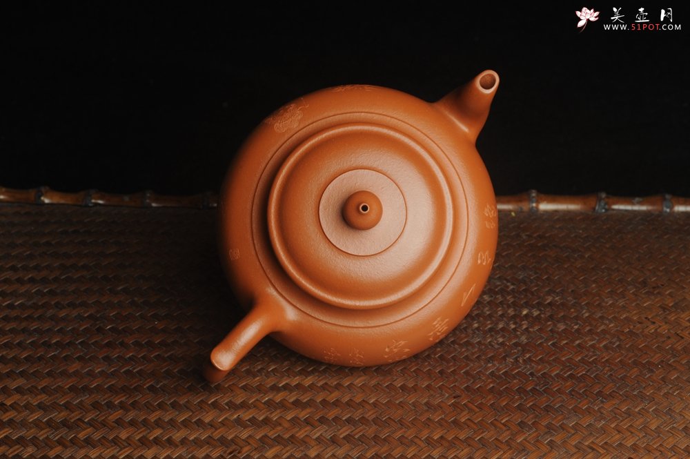 紫砂壶图片：潜力股周小培全手演绎朱泥笑樱壶 中品难度大 方健老师装饰美女图 - 美壶网
