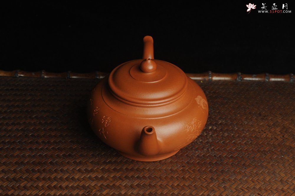 紫砂壶图片：潜力股周小培全手演绎朱泥笑樱壶 中品难度大 方健老师装饰美女图 - 美壶网