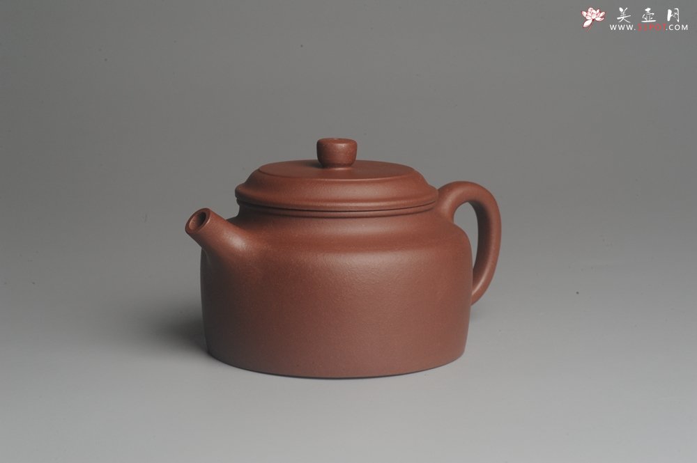 紫砂壶图片：美壶特惠 优质紫泥经典大亨德中 茶人醉爱 壶盖边有析出小米粒大铁质乃正常现象 - 美壶网