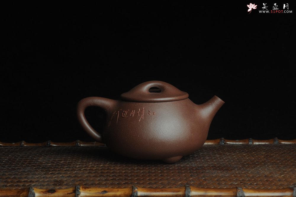 紫砂壶图片：美壶特惠 工料俱佳满瓢（景舟石瓢）泥绘山水 江清月近人 单色泥绘更显功力 - 美壶网