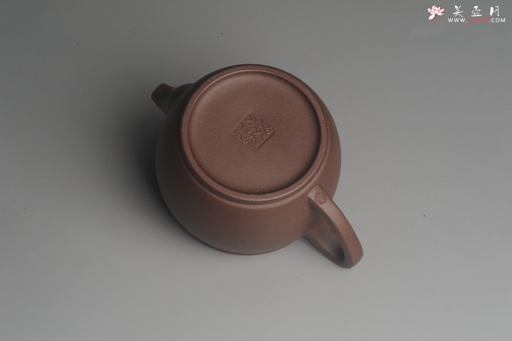 紫砂壶图片：美壶特惠 精致黑星老紫泥汉瓦 茶人醉爱 - 美壶网