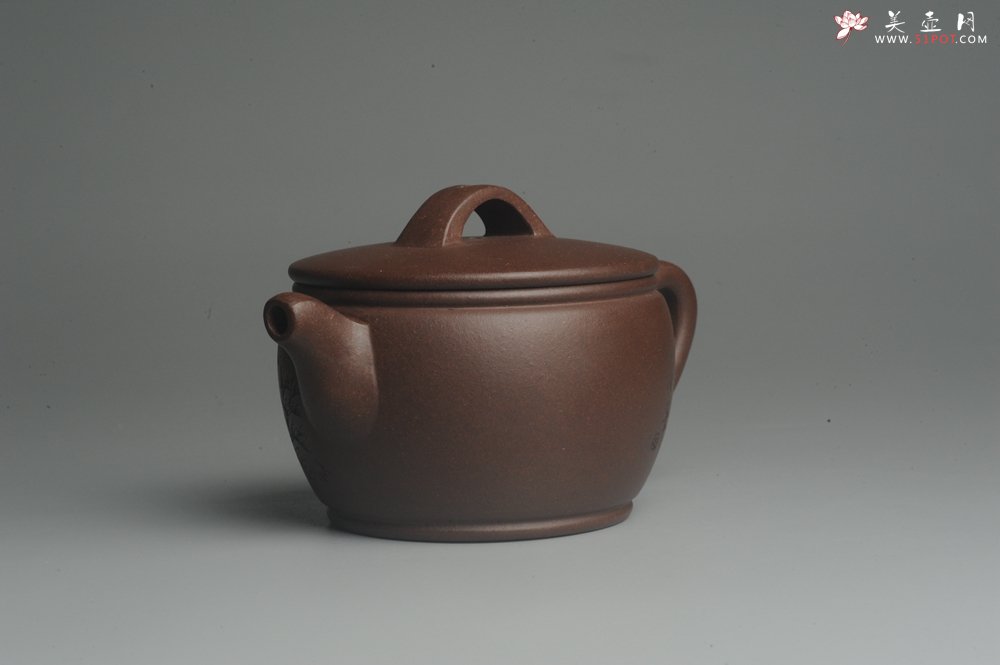 紫砂壶图片：美壶特惠 精致黑星老紫泥汉瓦 清泉 装饰山水 文气 - 美壶网