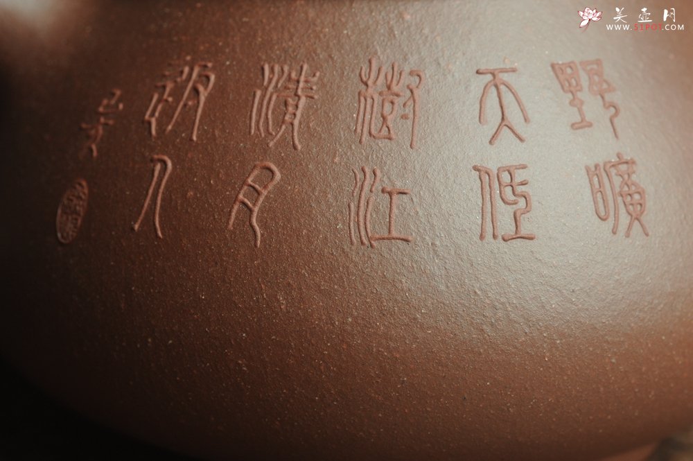 紫砂壶图片：美壶特惠 工料俱佳满瓢（景舟石瓢）泥绘山水 野旷天低树江清月近人 单色泥绘更显功力 - 美壶网