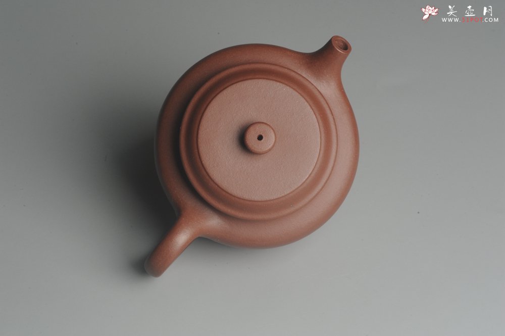 紫砂壶图片：美壶特惠 优质紫泥经典大亨德中 茶人醉爱 壶盖边有析出小米粒大铁质乃正常现象 - 美壶网