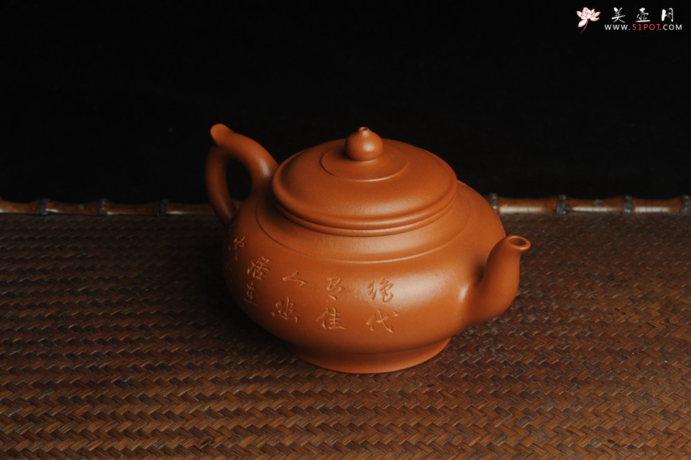 紫砂壶图片：潜力股周小培全手演绎朱泥笑樱壶 中品难度大 方健老师装饰美女图 - 美壶网