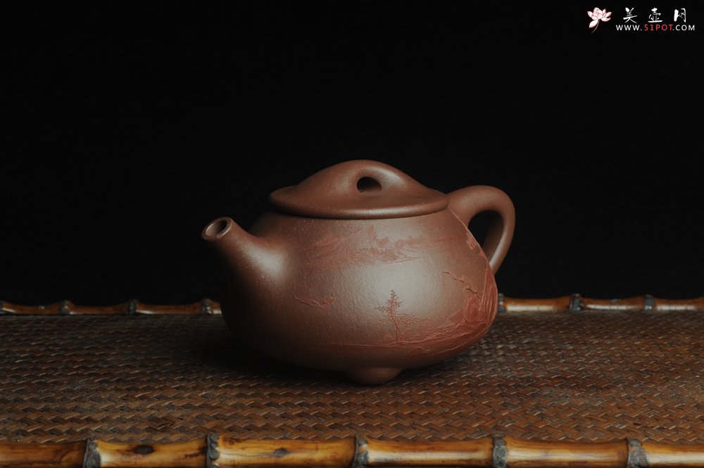 紫砂壶图片：美壶特惠 工料俱佳满瓢（景舟石瓢）泥绘山水 江清月近人 单色泥绘更显功力 - 美壶网