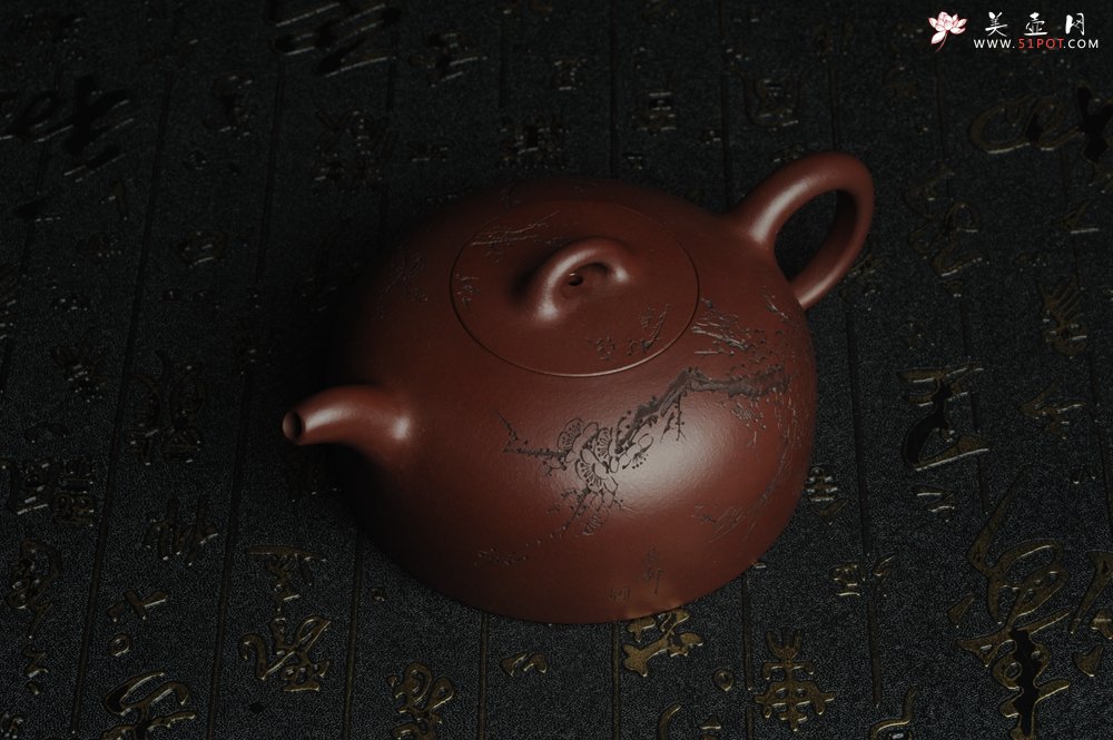 紫砂壶图片：油润底曹青 全手工半月 装饰梅花 特文气 - 美壶网