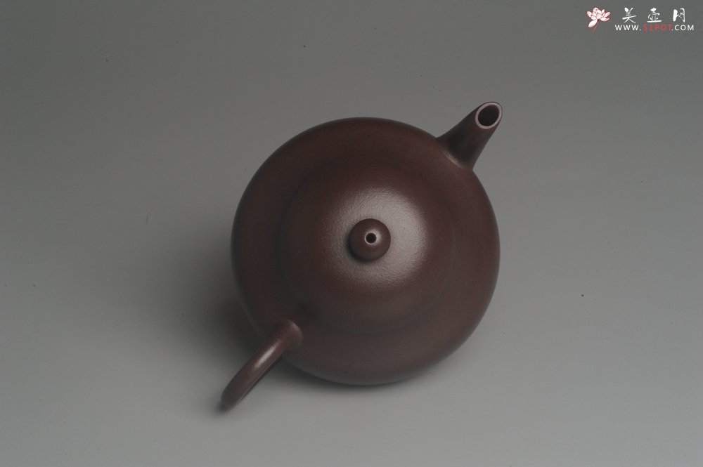 紫砂壶图片：实力派高工龚涛平摹古全手工薄胎老紫泥梨形 泥料特油润 收藏重器 - 美壶网