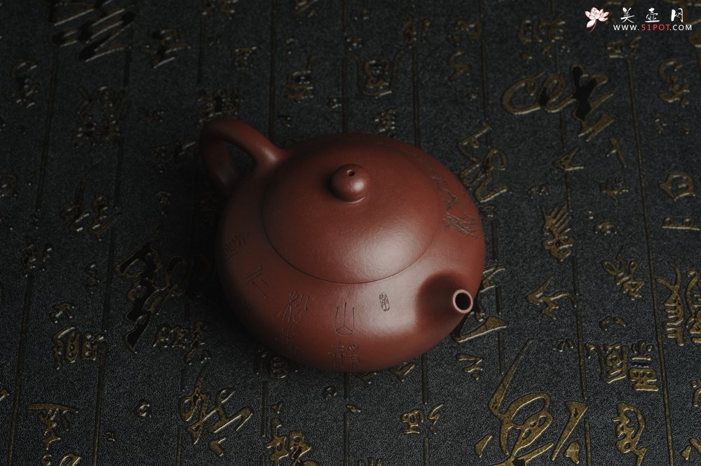 紫砂壶图片：油润底曹青 全手工矮文旦 装饰人物 特文气 - 美壶网