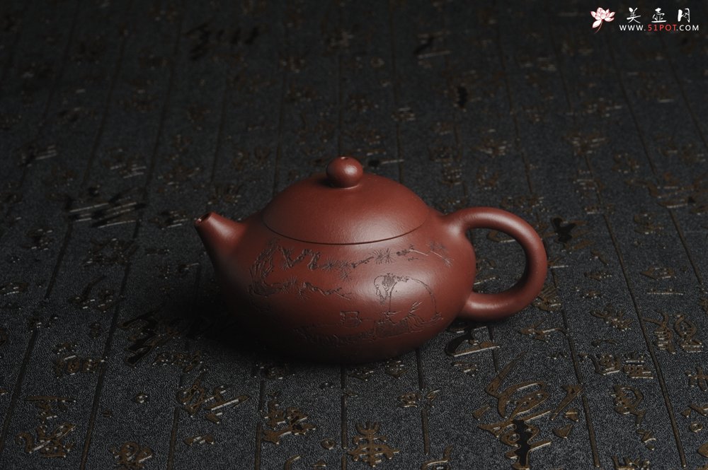 紫砂壶图片：油润底曹青 全手工矮文旦 装饰人物 特文气 - 美壶网