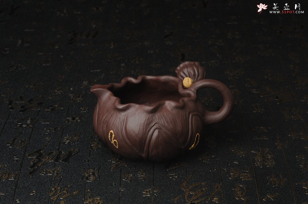 紫砂壶图片：精致特惠紫泥莲蓬公道杯 - 美壶网