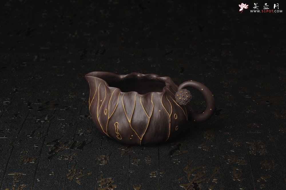 紫砂壶图片：精致特惠紫泥冰纹莲蓬公道杯 - 美壶网