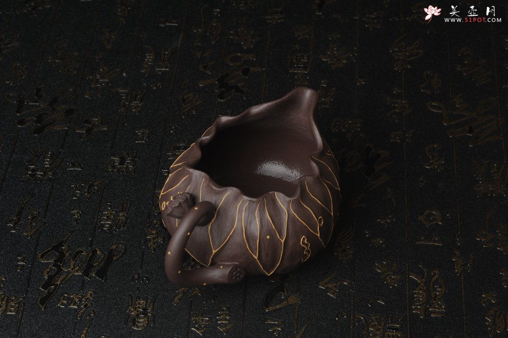 紫砂壶图片：精致特惠紫泥冰纹莲蓬公道杯 - 美壶网