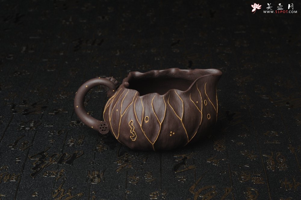 紫砂壶图片：精致特惠紫泥冰纹莲蓬公道杯 - 美壶网