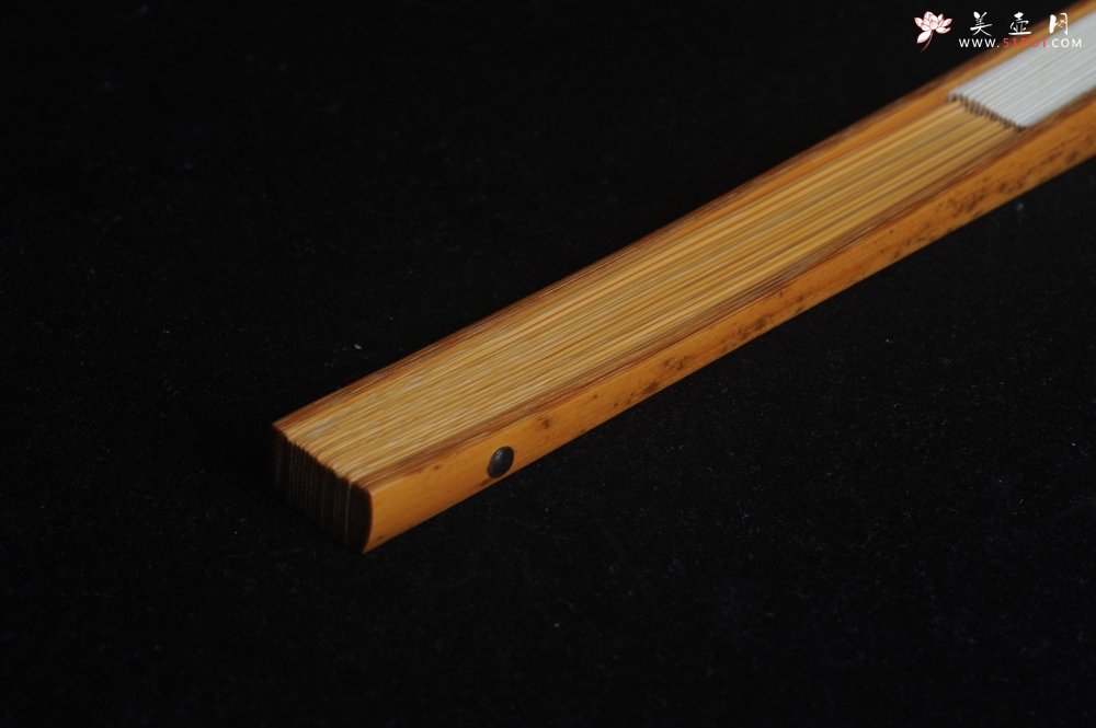 紫砂壶图片：自玩收藏级30年老凤眼扇骨 满天星老凤眼 9.5寸18方挑灯方 排口2.0少见 名家释普通法师书法 - 美壶网