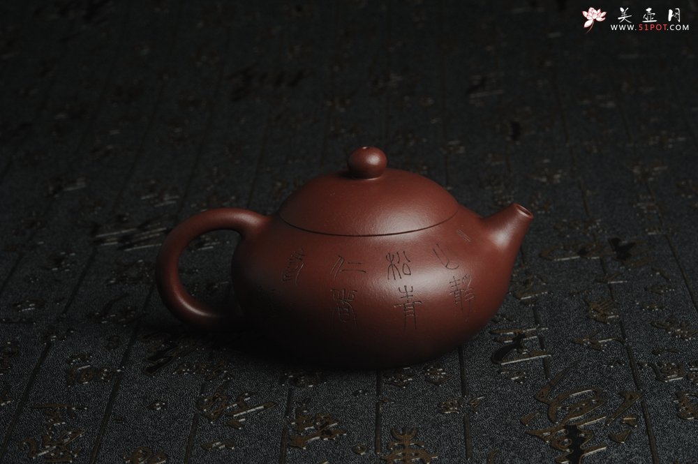 紫砂壶图片：油润底曹青 全手工矮文旦 装饰人物 特文气 - 美壶网