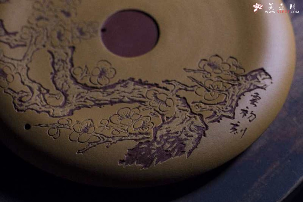 紫砂壶图片：毛国强入室弟子黄云初梅香文盘 干泡台 直径19cm 厚2cm 特文气 - 美壶网