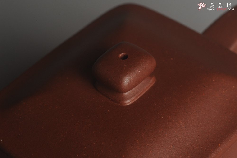 紫砂壶图片：实力派张海艳全手工原创特好底曹青四方纳福壶 线面挺括 大气 做工特好 - 美壶网