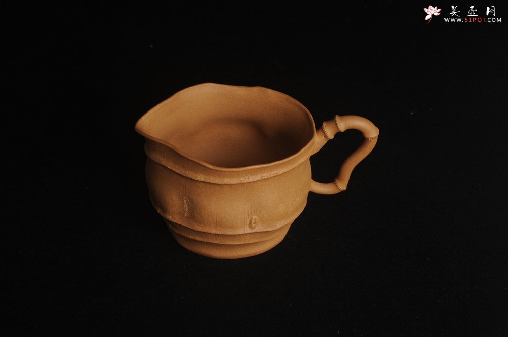 紫砂壶图片：全手大容量特好老黄段泥竹段公道杯 难度大 肌理丰富生动 - 美壶网