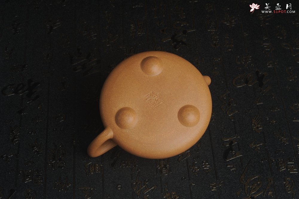 紫砂壶图片：油润老段泥(此泥料属于家藏老料！油润无比，识者自知！)全手工曼生石瓢 助工精心装饰 特文气 - 美壶网