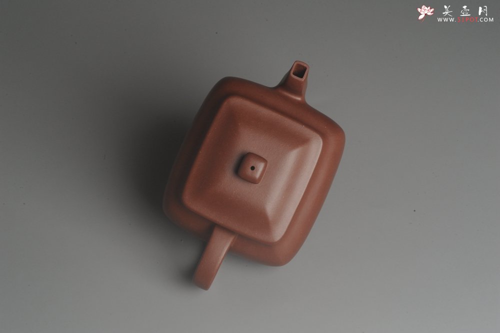 紫砂壶图片：实力派张海艳全手工原创特好底曹青四方纳福壶 线面挺括 大气 做工特好 - 美壶网