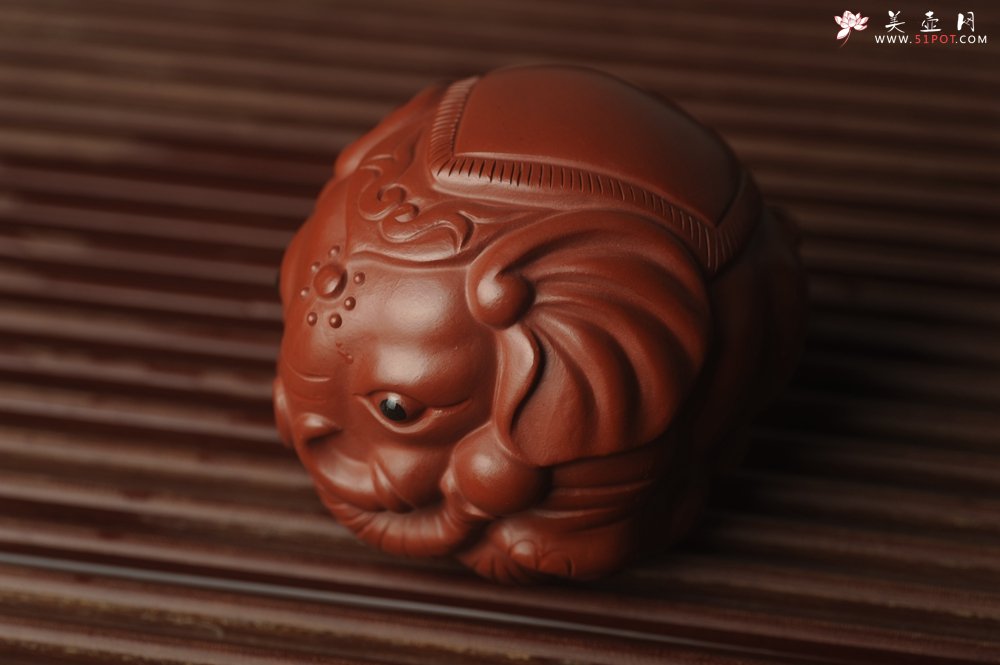 紫砂壶图片：美宠特惠 精致大红袍朱泥太平有象 长8cm高7cm宽7cm - 美壶网