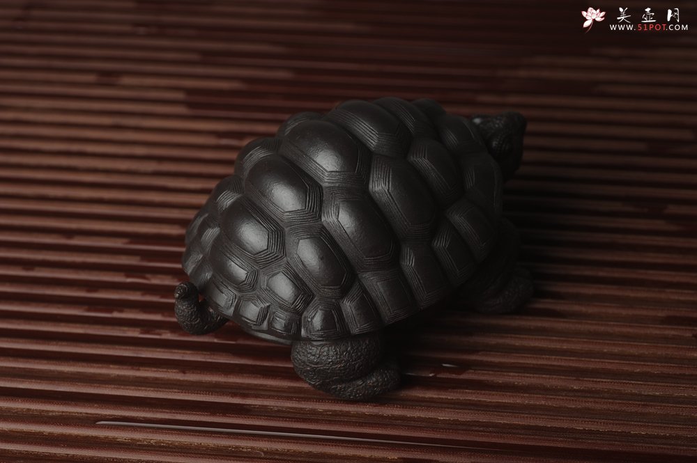 紫砂壶图片：美宠中秋特惠 精致黑料忍者寿龟 长14cm宽9.5cm高7cm - 美壶网