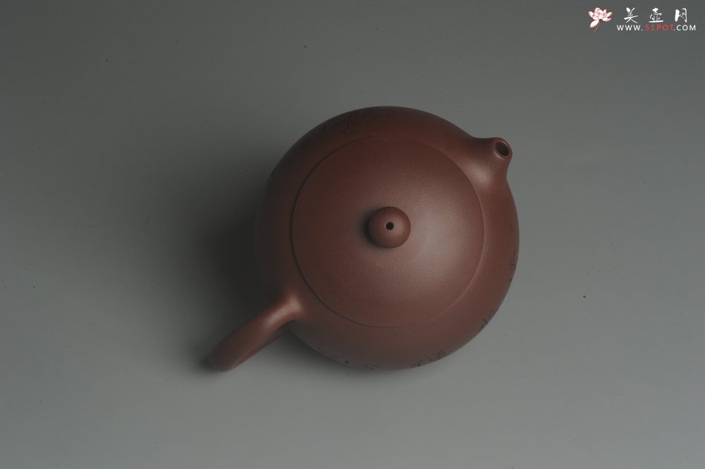 紫砂壶图片：美壶福利特惠 精致西施 精刻拜石图 茶人醉爱 - 美壶网