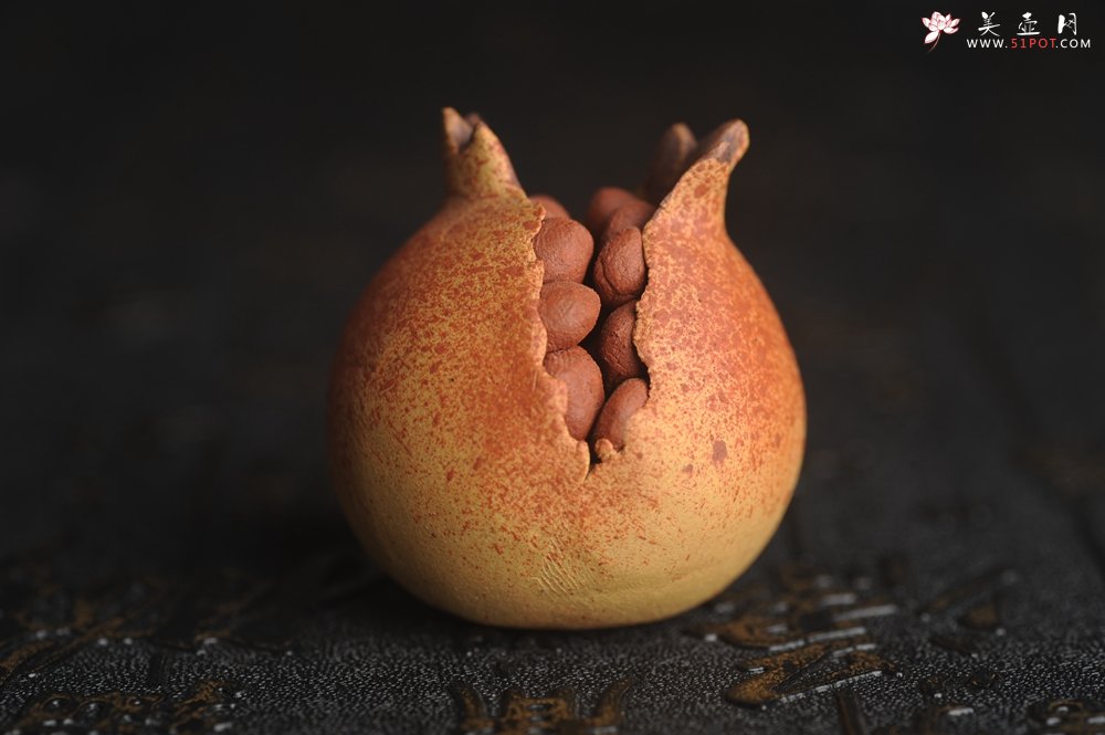 紫砂壶图片：美宠特惠 精致石榴紫砂茶宠 多子多福 直径4cm左右 - 美壶网