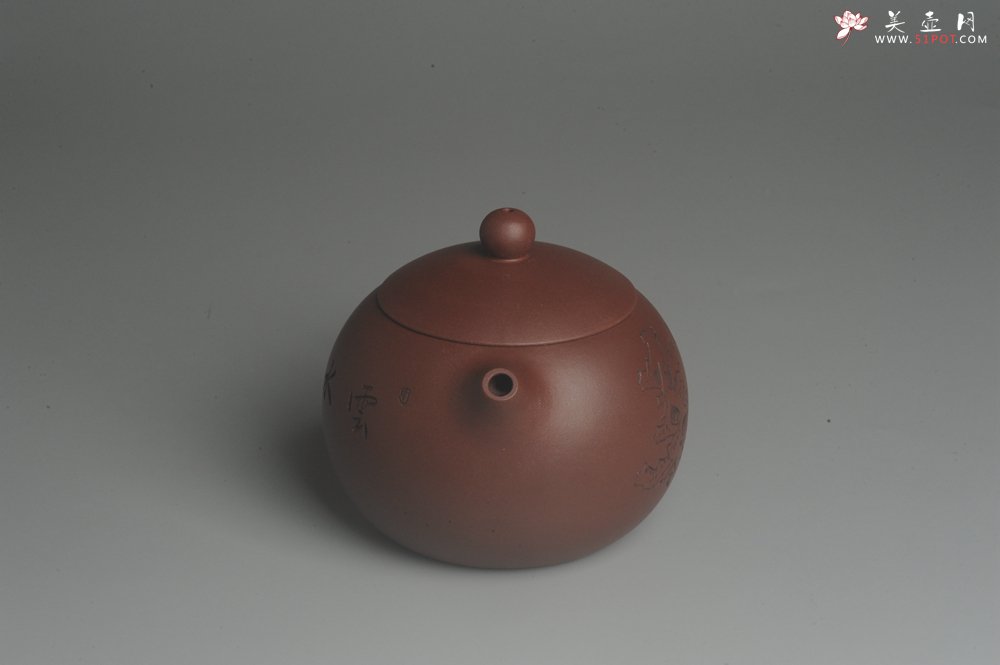 紫砂壶图片：美壶福利特惠 精致西施 精刻拜石图 茶人醉爱 - 美壶网